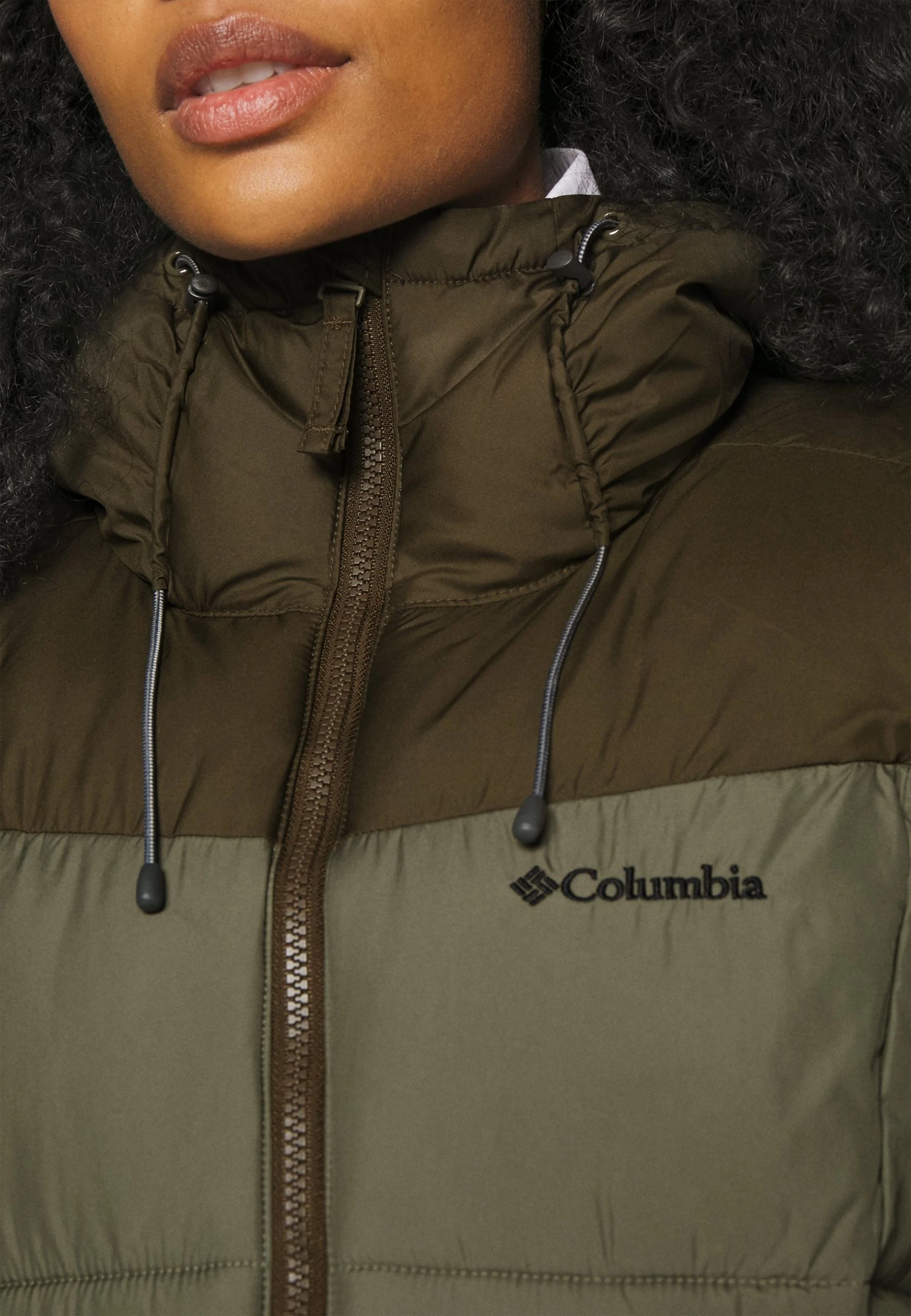 Columbia Pike Lake™ Insulated Jacket - Veste D'Hiver - Olive Green/Stone Green 8 Columbia Pike Lake™ Insulated Jacket - Veste D'Hiver - Olive Green/Stone Green – Image 6