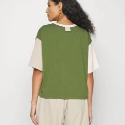 Columbia Deschutes Valley Cropped Tee - T-Shirt Imprimé - Pesto/Peach Blossom/Ancient Fossil 13 Columbia Deschutes Valley Cropped Tee - T-Shirt Imprimé - Pesto/Peach Blossom/Ancient Fossil -Columbia shop 7394cbcb3f4744fdb6bd90dbf20e1426 scaled