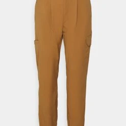 Columbia Pleated Pant - Pantalons Outdoor - Camel Brown 10 Columbia Pleated Pant - Pantalons Outdoor - Camel Brown -Columbia shop a0834e238aa248f8bc70f1b68755fe19 scaled