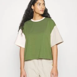 Columbia Deschutes Valley Cropped Tee - T-Shirt Imprimé - Pesto/Peach Blossom/Ancient Fossil 12 Columbia Deschutes Valley Cropped Tee - T-Shirt Imprimé - Pesto/Peach Blossom/Ancient Fossil -Columbia shop c9a3b5760a4d4d2393d29f07582374d6 scaled